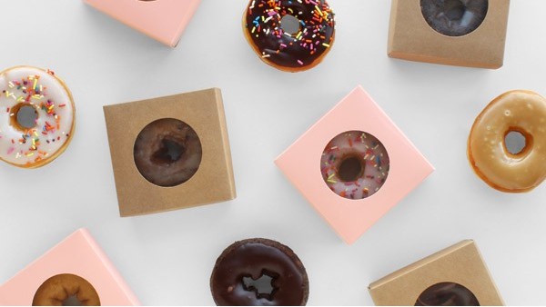 用开窗甜甜圈包装盒来表示不同口味，绝了！