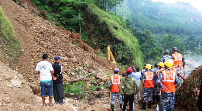 पहिरामा स्काभेटर पुरियो , दुई चा लक बेपत्ताः उद्दारको तयारी