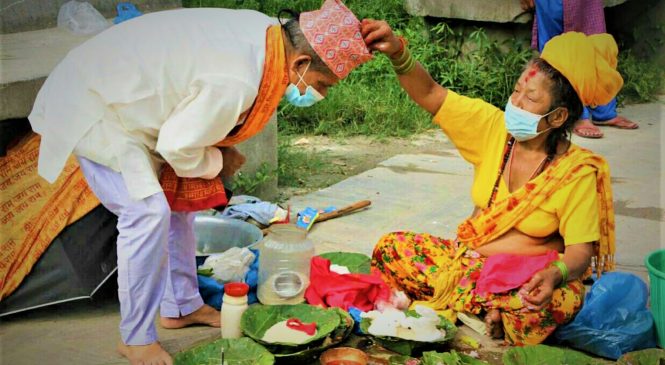 श्राद्ध गरेपछि गुरूलाई टीका