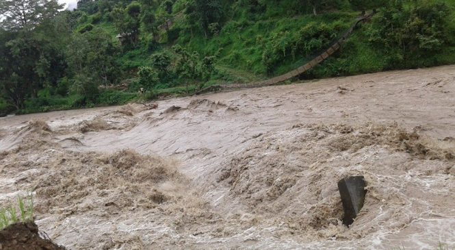 बागलुङमा बाढीले १० घर बगायो, १२ जना सम्पर्कविहीन