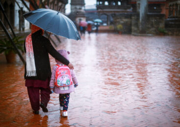 आजको मौसमः काठमाडौंसहित देशका विभिन्न क्षेत्रमा बिहानैदेखि वर्षा, भारी वर्षाको सम्भावना